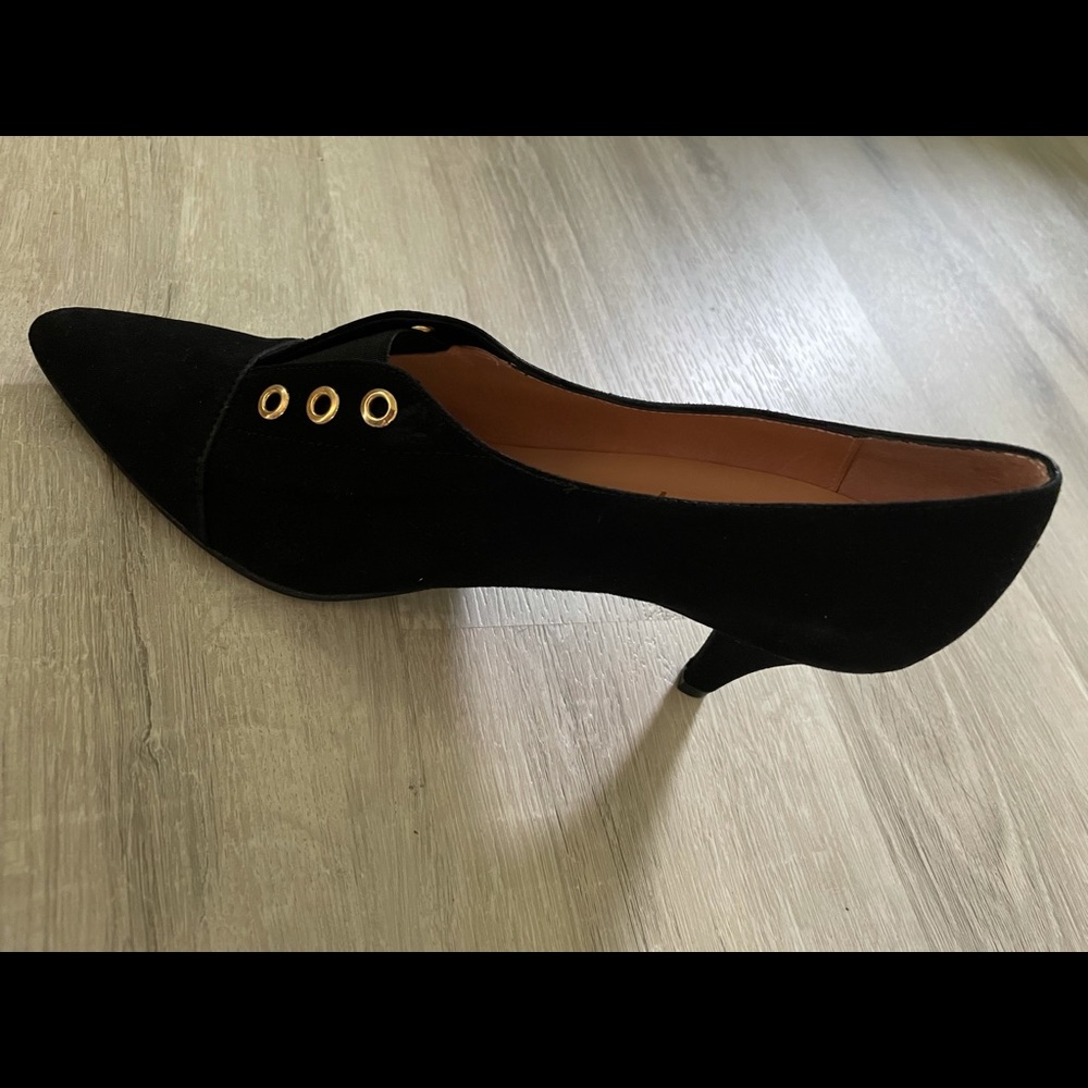 fs/ny black suede pumps
